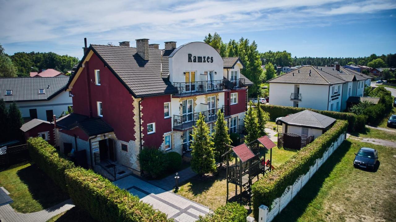 Ramzes Bed and Breakfast Ustka Exteriör bild