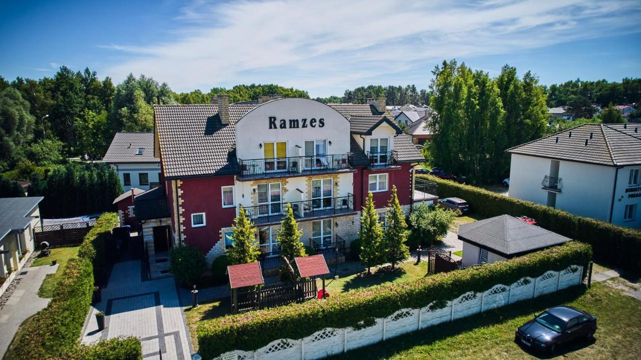 Ramzes Bed and Breakfast Ustka Exteriör bild